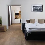 Morris 4* Млада-Болеслав